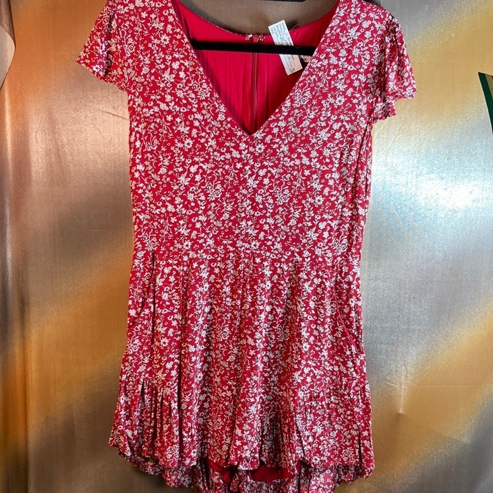 Lost Muse size S. One piece jumper shorts set. Short shorts w/frill around hem X